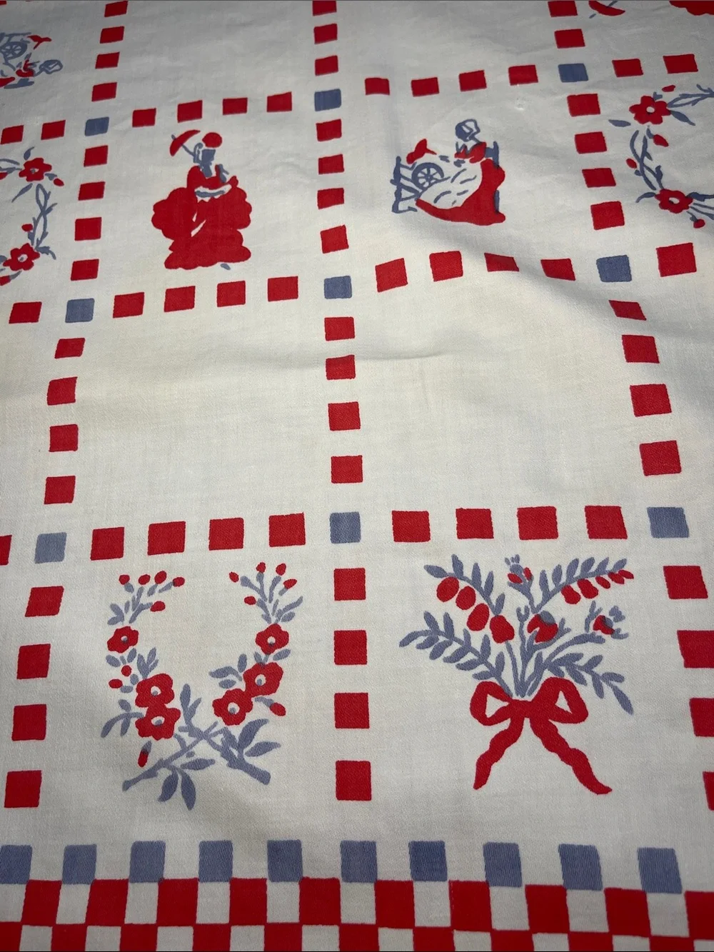 Red and White Vintage Checkerboard Tablecloth with 6 napkins